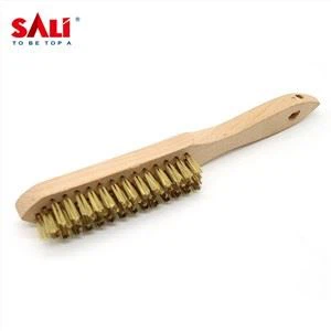 Spazzola metallica con manico in legno